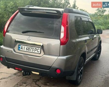 Серый Ниссан ИксТрейл, объемом двигателя 2 л и пробегом 185 тыс. км за 9300 $, фото 5 на Automoto.ua