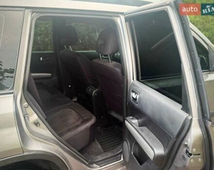 Серый Ниссан ИксТрейл, объемом двигателя 2 л и пробегом 185 тыс. км за 9300 $, фото 7 на Automoto.ua