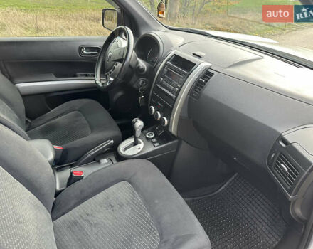 Серый Ниссан ИксТрейл, объемом двигателя 2 л и пробегом 158 тыс. км за 10300 $, фото 13 на Automoto.ua