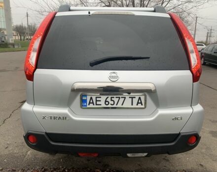 Серый Ниссан ИксТрейл, объемом двигателя 2 л и пробегом 196 тыс. км за 14999 $, фото 4 на Automoto.ua