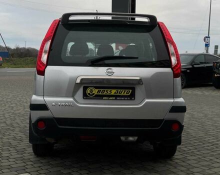 Сірий Ніссан ІксТрейл, об'ємом двигуна 2 л та пробігом 198 тис. км за 12999 $, фото 5 на Automoto.ua