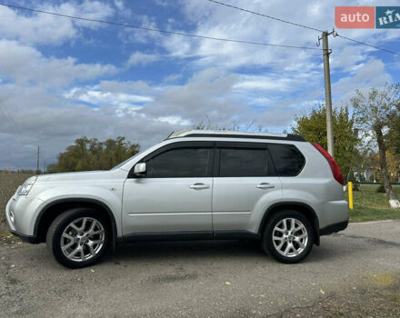 Серый Ниссан ИксТрейл, объемом двигателя 2 л и пробегом 158 тыс. км за 10300 $, фото 2 на Automoto.ua