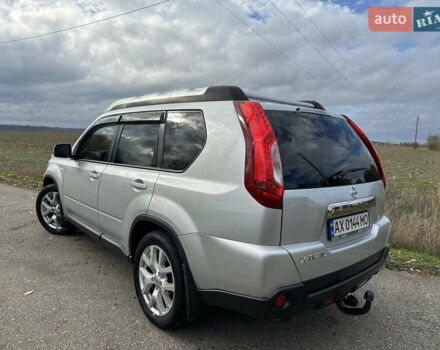 Серый Ниссан ИксТрейл, объемом двигателя 2 л и пробегом 158 тыс. км за 10300 $, фото 4 на Automoto.ua