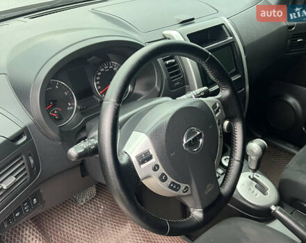 Серый Ниссан ИксТрейл, объемом двигателя 2 л и пробегом 237 тыс. км за 13300 $, фото 10 на Automoto.ua