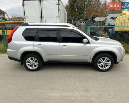 Серый Ниссан ИксТрейл, объемом двигателя 2 л и пробегом 237 тыс. км за 13300 $, фото 4 на Automoto.ua