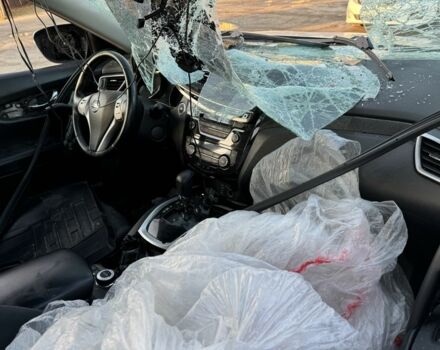 Сірий Ніссан ІксТрейл, об'ємом двигуна 2 л та пробігом 140 тис. км за 4500 $, фото 4 на Automoto.ua