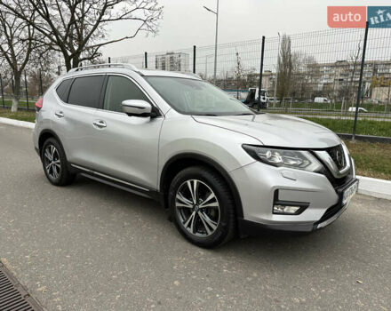 Серый Ниссан ИксТрейл, объемом двигателя 2.49 л и пробегом 216 тыс. км за 18500 $, фото 1 на Automoto.ua