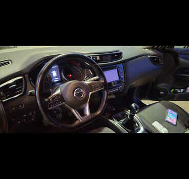 Серый Ниссан ИксТрейл, объемом двигателя 1.6 л и пробегом 91 тыс. км за 20000 $, фото 4 на Automoto.ua