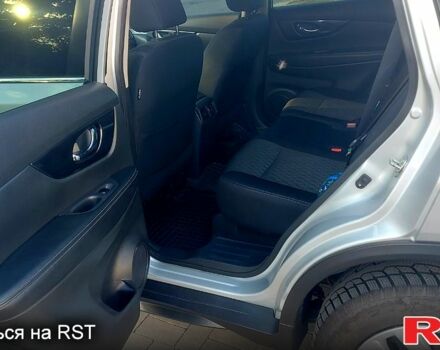 Серый Ниссан ИксТрейл, объемом двигателя 2.5 л и пробегом 120 тыс. км за 12100 $, фото 4 на Automoto.ua