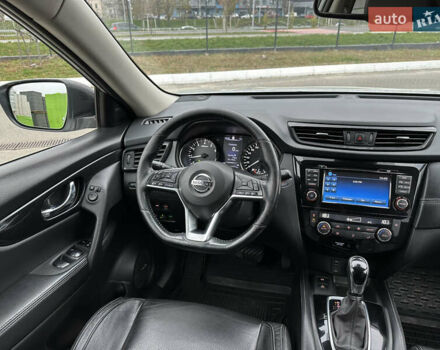 Серый Ниссан ИксТрейл, объемом двигателя 2.49 л и пробегом 216 тыс. км за 18500 $, фото 10 на Automoto.ua