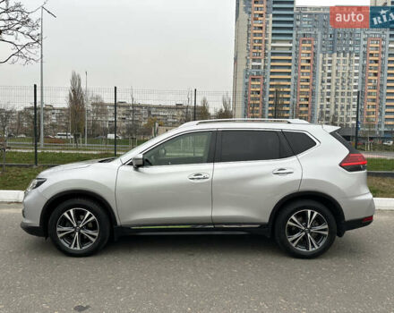 Серый Ниссан ИксТрейл, объемом двигателя 2.49 л и пробегом 216 тыс. км за 18500 $, фото 4 на Automoto.ua