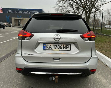 Серый Ниссан ИксТрейл, объемом двигателя 2.49 л и пробегом 216 тыс. км за 18500 $, фото 7 на Automoto.ua