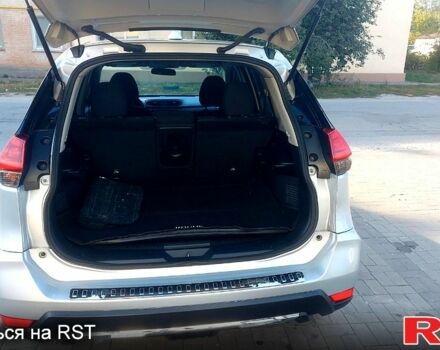 Серый Ниссан ИксТрейл, объемом двигателя 2.5 л и пробегом 120 тыс. км за 12100 $, фото 6 на Automoto.ua