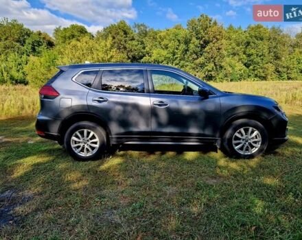 Серый Ниссан ИксТрейл, объемом двигателя 2 л и пробегом 145 тыс. км за 17500 $, фото 2 на Automoto.ua