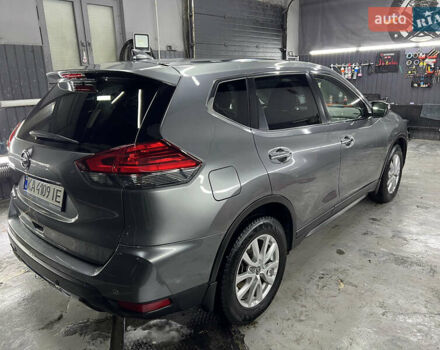 Серый Ниссан ИксТрейл, объемом двигателя 2 л и пробегом 80 тыс. км за 20000 $, фото 4 на Automoto.ua
