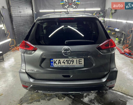 Серый Ниссан ИксТрейл, объемом двигателя 2 л и пробегом 80 тыс. км за 20000 $, фото 3 на Automoto.ua