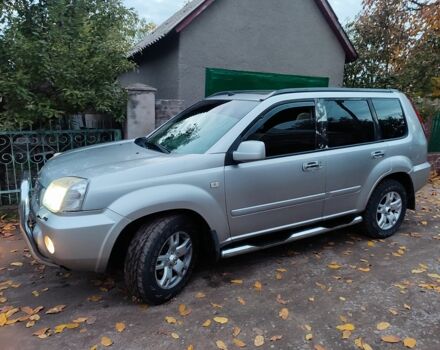 Серый Ниссан ИксТрейл, объемом двигателя 2.2 л и пробегом 227 тыс. км за 3600 $, фото 1 на Automoto.ua