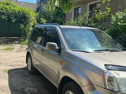 Сірий Ніссан ІксТрейл, об'ємом двигуна 2 л та пробігом 226 тис. км за 6000 $, фото 1 на Automoto.ua