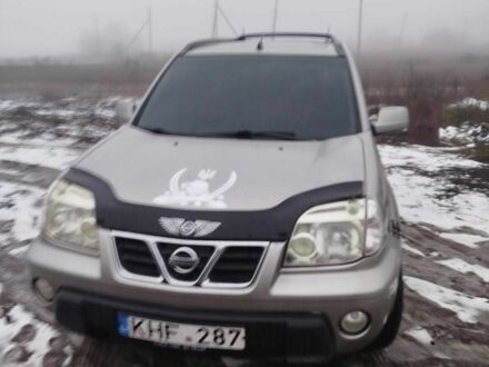 Сірий Ніссан ІксТрейл, об'ємом двигуна 2 л та пробігом 260 тис. км за 4000 $, фото 1 на Automoto.ua