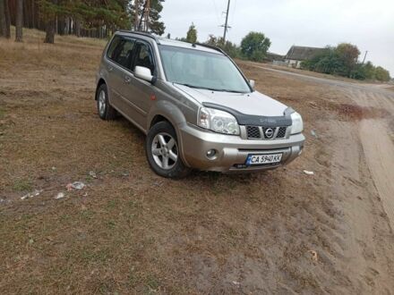 Сірий Ніссан ІксТрейл, об'ємом двигуна 2 л та пробігом 234 тис. км за 4100 $, фото 1 на Automoto.ua
