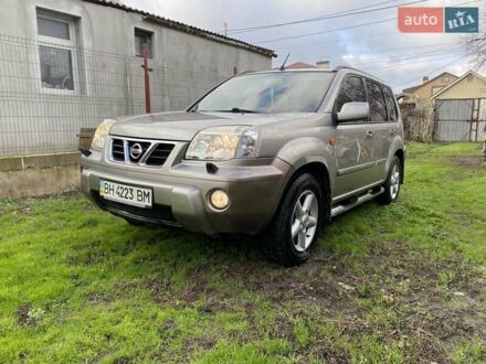 Серый Ниссан ИксТрейл, объемом двигателя 2 л и пробегом 221 тыс. км за 5000 $, фото 1 на Automoto.ua