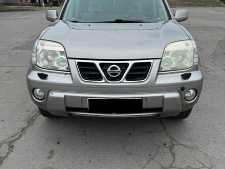 Серый Ниссан ИксТрейл, объемом двигателя 0 л и пробегом 370 тыс. км за 4700 $, фото 1 на Automoto.ua