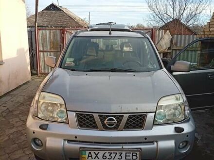 Серый Ниссан ИксТрейл, объемом двигателя 2.49 л и пробегом 240 тыс. км за 5800 $, фото 1 на Automoto.ua