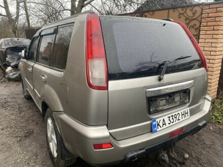 Серый Ниссан ИксТрейл, объемом двигателя 2 л и пробегом 280 тыс. км за 3500 $, фото 1 на Automoto.ua