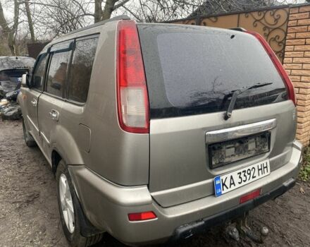 Серый Ниссан ИксТрейл, объемом двигателя 2 л и пробегом 280 тыс. км за 3500 $, фото 1 на Automoto.ua