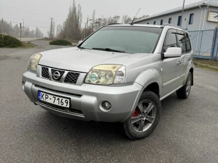 Сірий Ніссан ІксТрейл, об'ємом двигуна 2.2 л та пробігом 280 тис. км за 2950 $, фото 1 на Automoto.ua