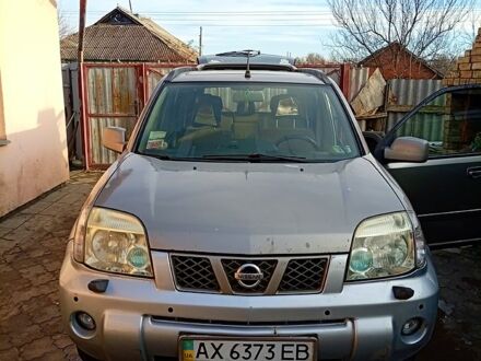 Серый Ниссан ИксТрейл, объемом двигателя 2.5 л и пробегом 240 тыс. км за 5800 $, фото 1 на Automoto.ua