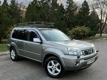 Серый Ниссан ИксТрейл, объемом двигателя 2 л и пробегом 312 тыс. км за 5300 $, фото 1 на Automoto.ua