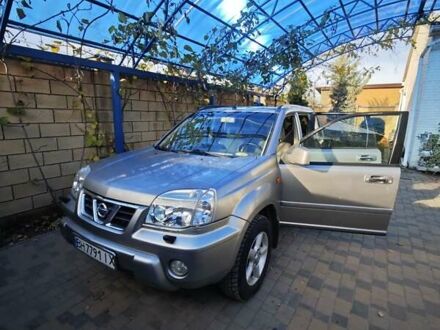 Серый Ниссан ИксТрейл, объемом двигателя 2 л и пробегом 320 тыс. км за 5500 $, фото 1 на Automoto.ua