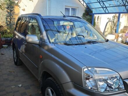 Сірий Ніссан ІксТрейл, об'ємом двигуна 2 л та пробігом 320 тис. км за 5500 $, фото 1 на Automoto.ua