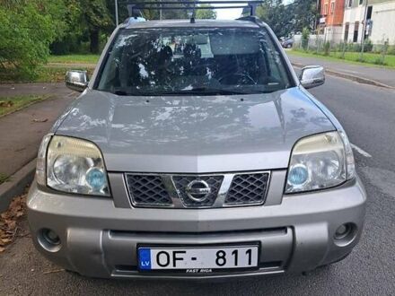 Ниссан ИксТрейл 2004 в Киеве на Automoto.ua Серый Ниссан ИксТрейл, объемом двигателя 2.2 л и пробегом 235 тыс. км за 3500 $, фото 1 на Automoto.ua