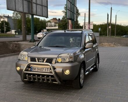 Серый Ниссан ИксТрейл, объемом двигателя 2 л и пробегом 160 тыс. км за 7000 $, фото 1 на Automoto.ua