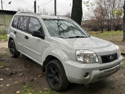 Серый Ниссан ИксТрейл, объемом двигателя 2.2 л и пробегом 350 тыс. км за 3700 $, фото 1 на Automoto.ua