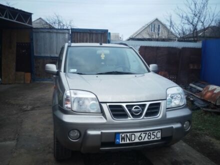 Серый Ниссан ИксТрейл, объемом двигателя 2 л и пробегом 242 тыс. км за 3300 $, фото 1 на Automoto.ua