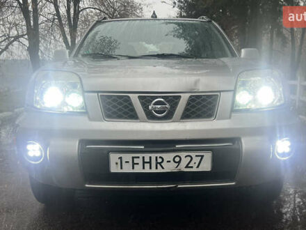 Серый Ниссан ИксТрейл, объемом двигателя 2.2 л и пробегом 323 тыс. км за 4000 $, фото 1 на Automoto.ua
