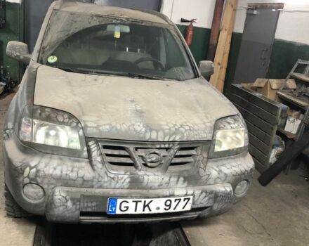 Серый Ниссан ИксТрейл, объемом двигателя 2.2 л и пробегом 220 тыс. км за 2800 $, фото 1 на Automoto.ua