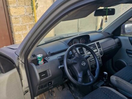 Серый Ниссан ИксТрейл, объемом двигателя 2.2 л и пробегом 307 тыс. км за 3000 $, фото 1 на Automoto.ua