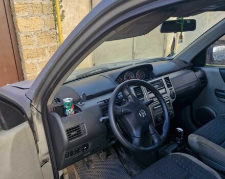 Серый Ниссан ИксТрейл, объемом двигателя 2.2 л и пробегом 307 тыс. км за 3000 $, фото 1 на Automoto.ua