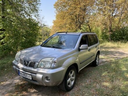 Ніссан ІксТрейл 2004 у Василькове на Automoto.ua Сірий Ніссан ІксТрейл, об'ємом двигуна 2.2 л та пробігом 250 тис. км за 2800 $, фото 1 на Automoto.ua