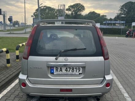 Ніссан ІксТрейл 2004 у Дніпро (Дніпропетровську) на Automoto.ua Сірий Ніссан ІксТрейл, об'ємом двигуна 2.2 л та пробігом 301 тис. км за 3400 $, фото 1 на Automoto.ua