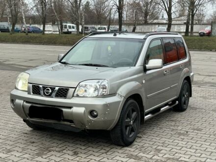 Серый Ниссан ИксТрейл, объемом двигателя 2.2 л и пробегом 250 тыс. км за 2950 $, фото 1 на Automoto.ua