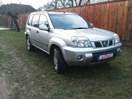 Серый Ниссан ИксТрейл, объемом двигателя 2 л и пробегом 242 тыс. км за 4300 $, фото 1 на Automoto.ua