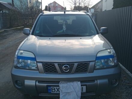 Серый Ниссан ИксТрейл, объемом двигателя 2.2 л и пробегом 340 тыс. км за 6000 $, фото 1 на Automoto.ua