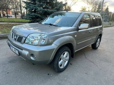 Серый Ниссан ИксТрейл, объемом двигателя 2.2 л и пробегом 319 тыс. км за 4000 $, фото 1 на Automoto.ua