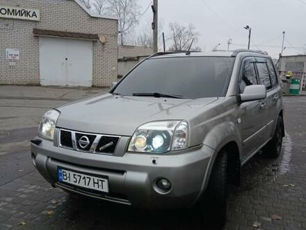 Серый Ниссан ИксТрейл, объемом двигателя 2.2 л и пробегом 302 тыс. км за 4999 $, фото 1 на Automoto.ua