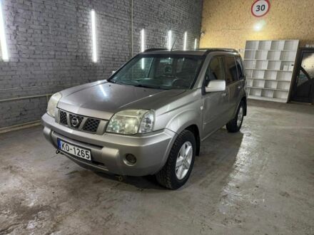 Сірий Ніссан ІксТрейл, об'ємом двигуна 0 л та пробігом 250 тис. км за 3075 $, фото 1 на Automoto.ua